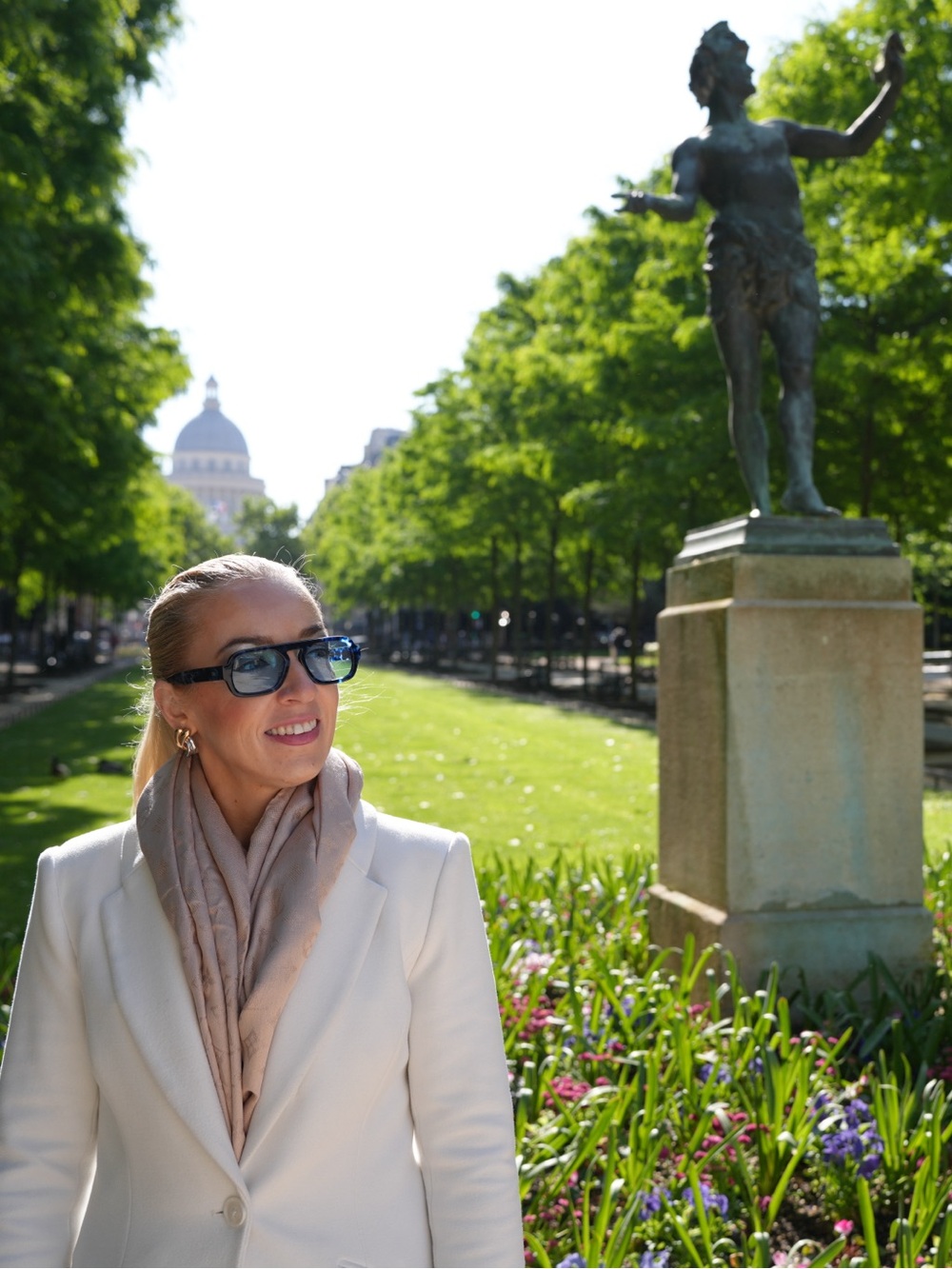 Jane Mini in blue tortoise sunglasses